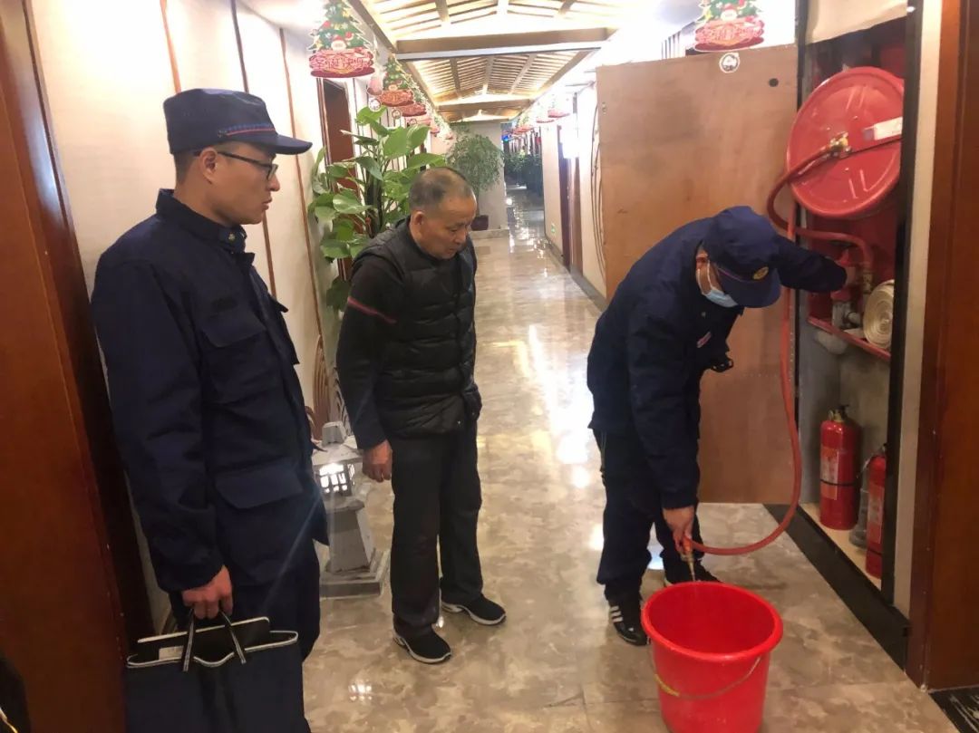 冬季防火|昨晚，阜阳消防突击检查80余家社会单位(图6)
