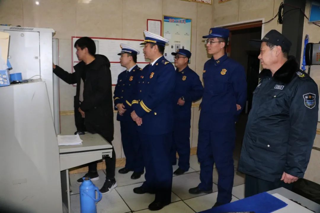 冬季防火|昨晚，阜阳消防突击检查80余家社会单位(图9)