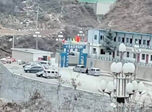突发！1人被埋4人施救，5人均身亡(图1)