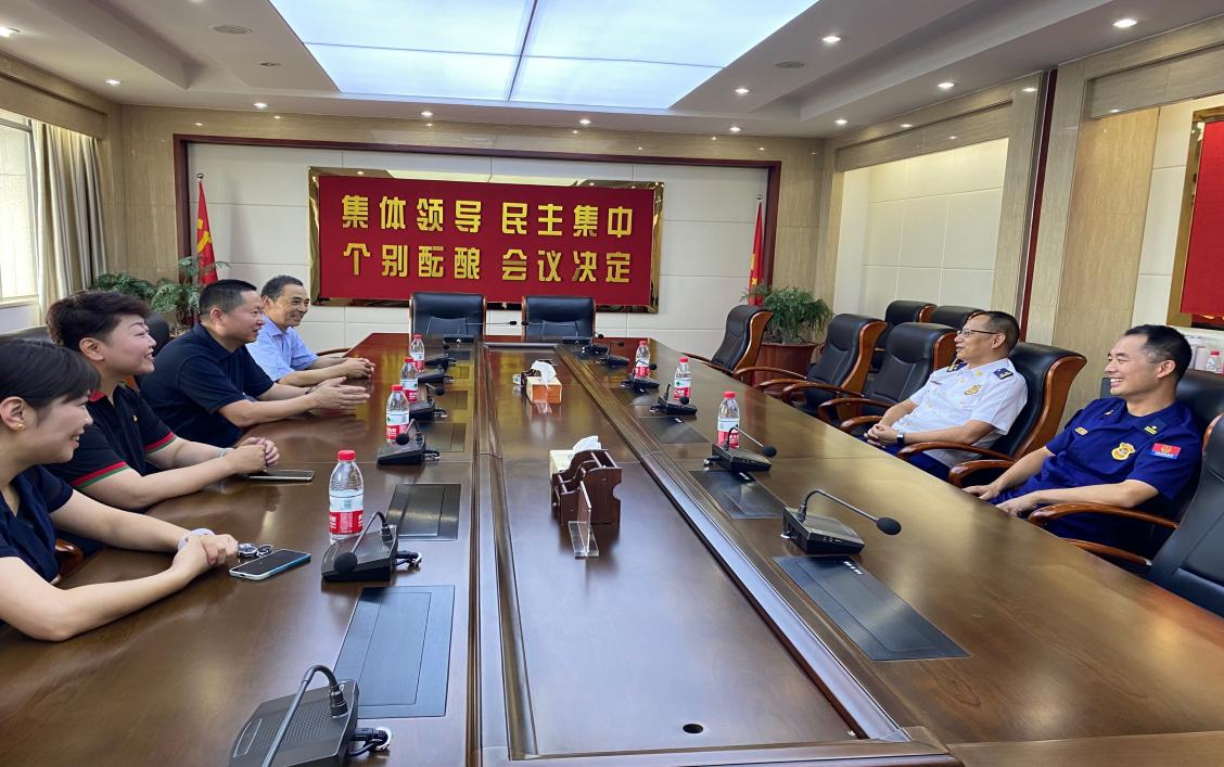 张勇会长看望慰问驻阜消防指战员(图2)