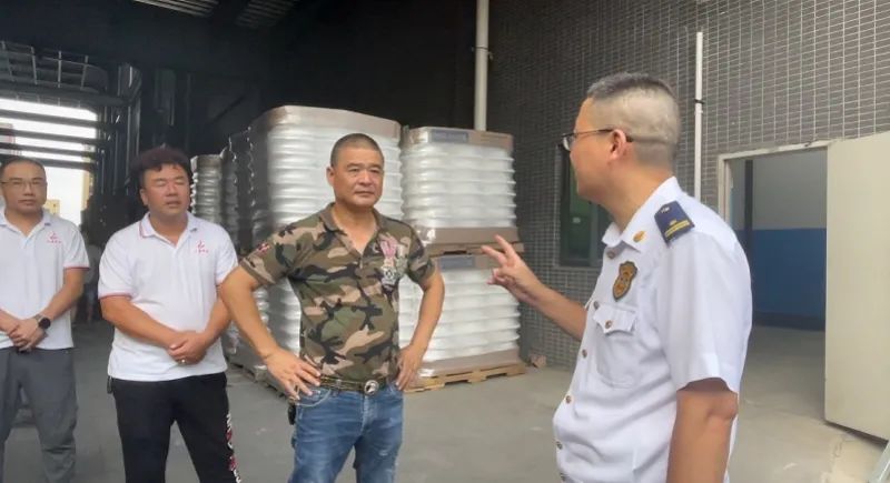 你的单位有这些消防隐患吗？ ​ 国务院安委办明查暗访福建： 现场测试消火栓看反应，企业消防隐患多(图1)