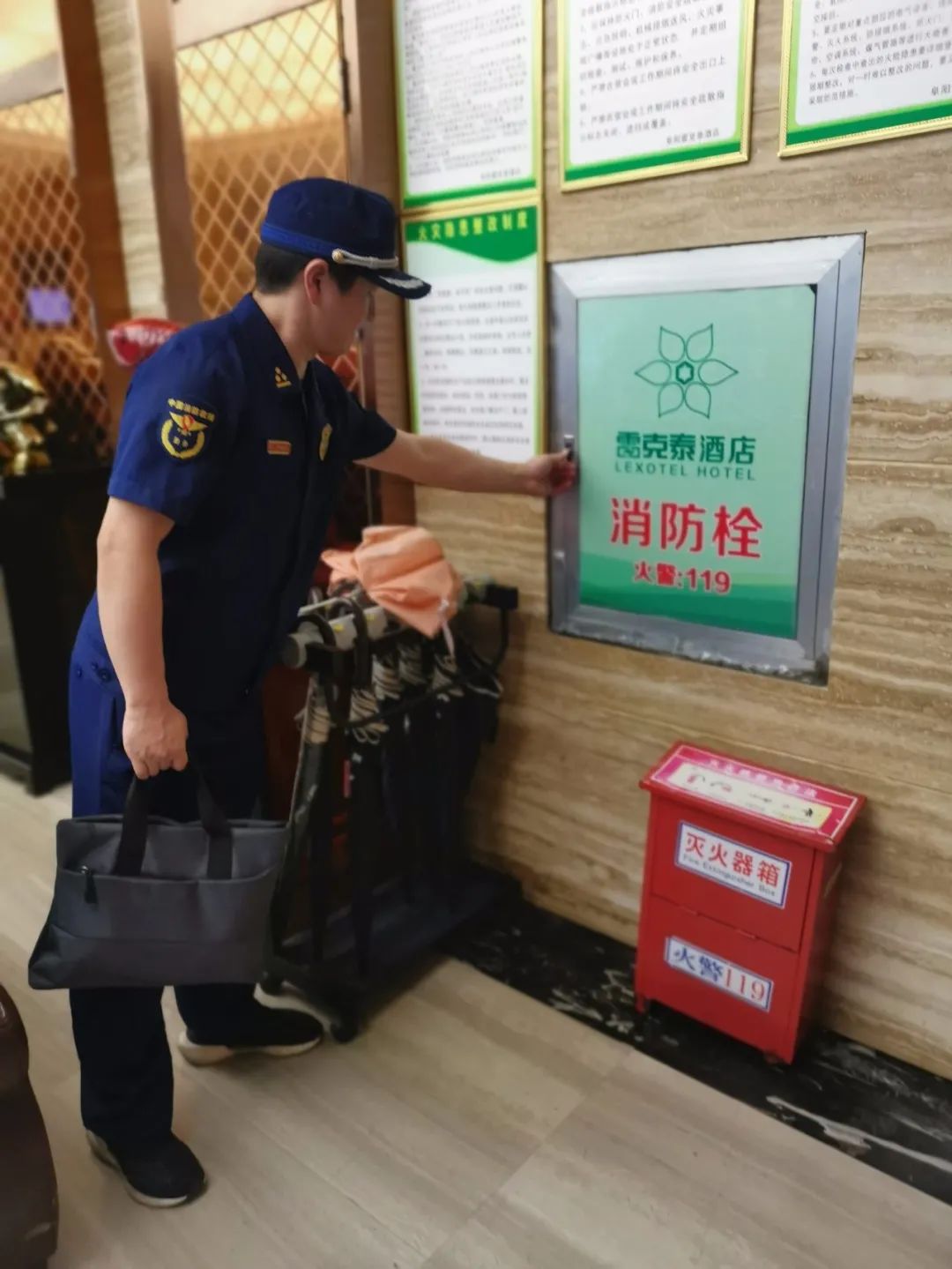 阜阳消防开展全市高层民用建筑专项夜查活动(图1)