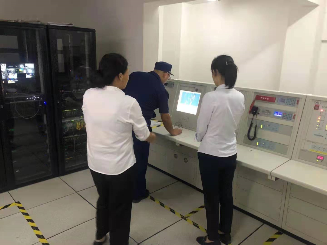 阜阳消防开展全市高层民用建筑专项夜查活动(图2)