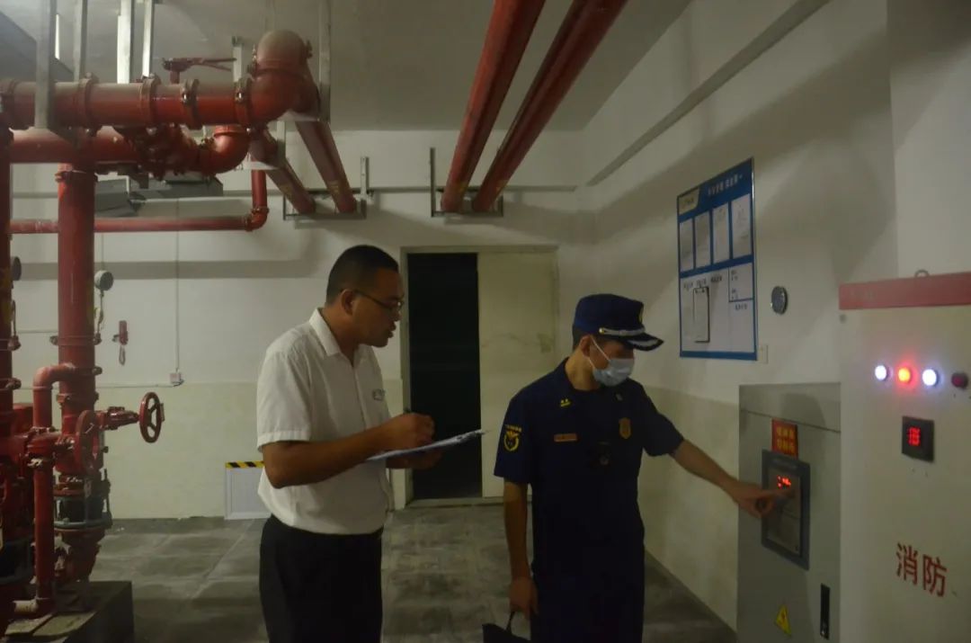 阜阳消防开展全市高层民用建筑专项夜查活动(图4)