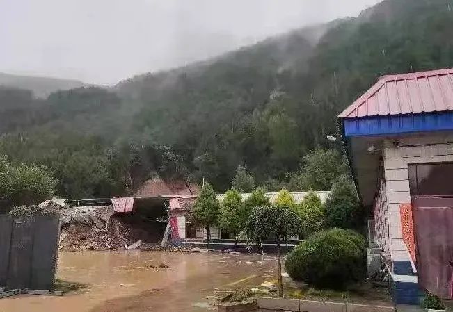 突发！4人死亡、上万人转移！(图1)